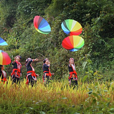 PLAYING WITH UMBRELLA