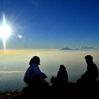 Dibaik Matahari