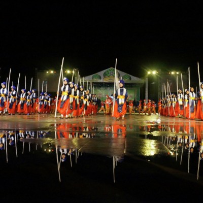 Tari Kolosal 01