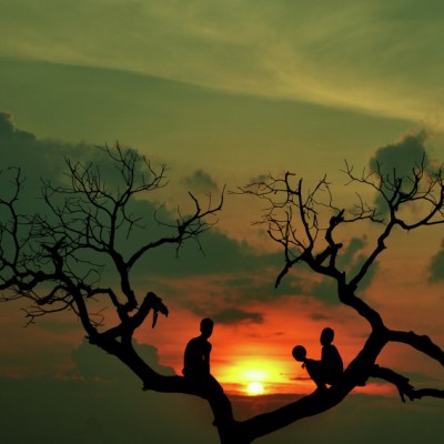 Menunggu sang teman buat bermain bola