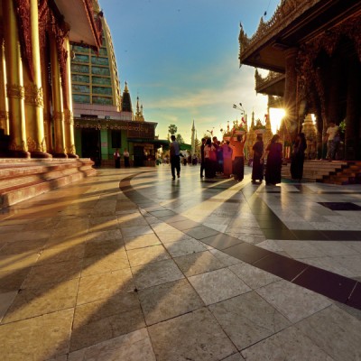 shadow highlight line@swedagon temple