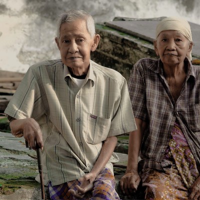 old man and his wife in the cemetery