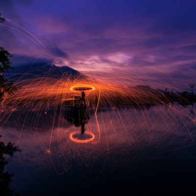 Playing steelwool on the lake