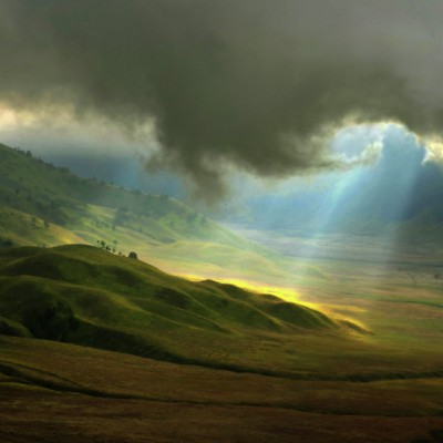 Cahaya Dramatis Bukit Teletubies