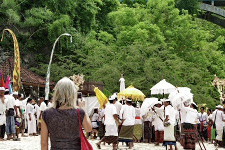 memotret upacara adat Bali
