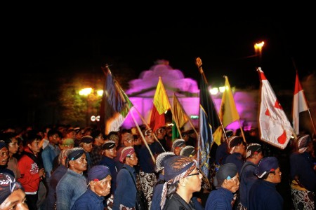 Tradisi Mubeng Benteng