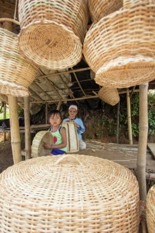 aktivitas pengerajin rotan