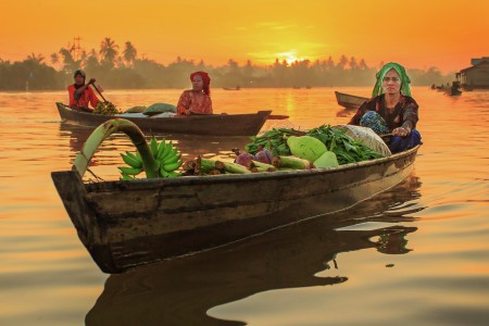 Pagi di Pasar Terapung