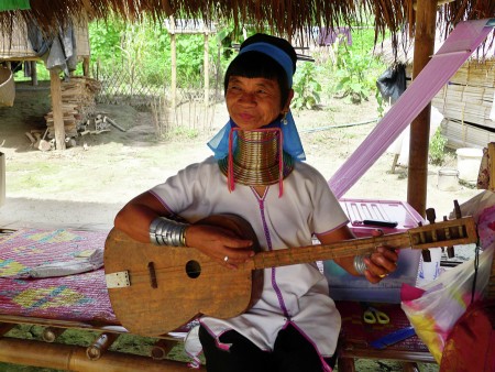 Suku Karen Tertua