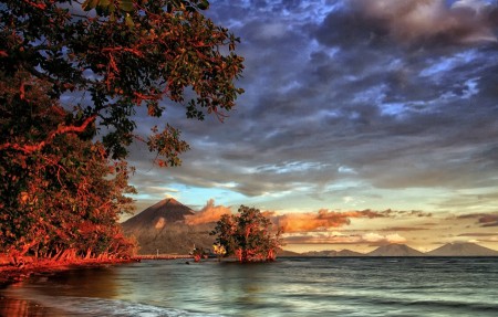 Tidore dari pantai Kastelo