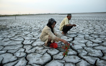 ZIARAH KUBUR KORBAN LUMPUR LAPINDO