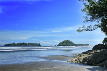 Biru "Pantai Air Manis"