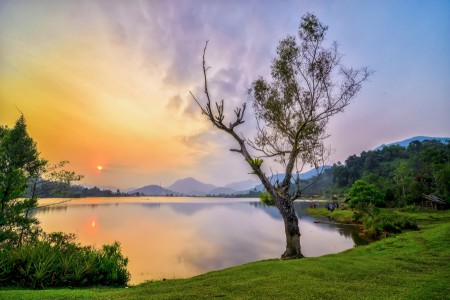 Sunset in Tarusan Kamang lake