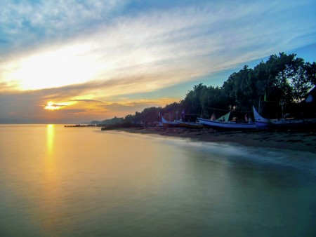 pagi pesisir suradadi