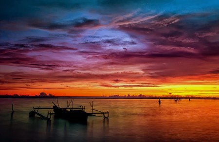 Warna Senja di Pantai Kastelo