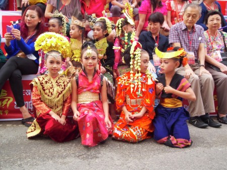 Aneka Warna