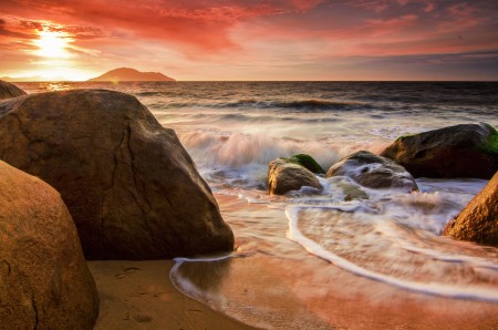 Deru ombak pantai