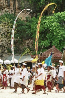 upacara adat Odalan, Bali