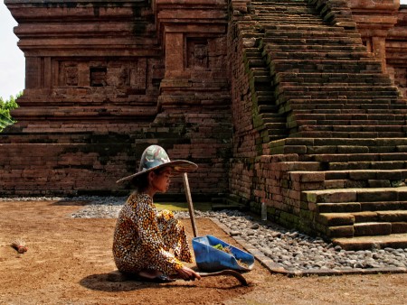 Juru Kunci Candi Gunung Gangsir