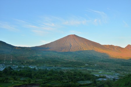 Ketika Sang Mentari Menyapa Rinjani