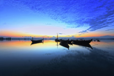 Menunggu Terbitnya Matahari