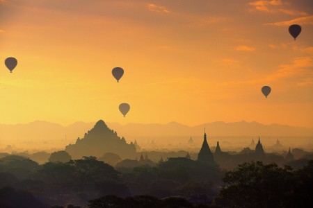 Balloon over the bagan