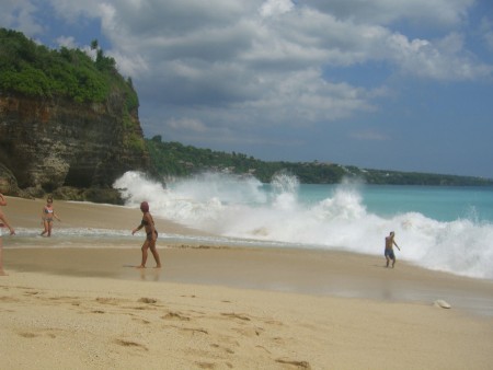 Ombak Pantai Dream Land