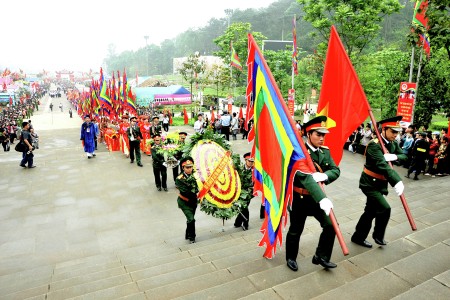 Ä‘oÃ n Ä‘áº¡i biá»ƒu dÃ¢ng hÆ°Æ¡ng ngÃ y giá»— Tá»• HÃ¹ng VÆ°Æ¡n