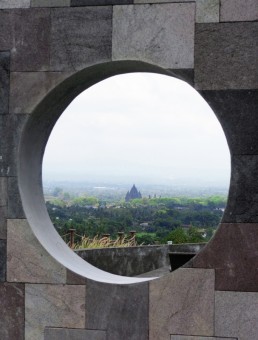 Peeping Prambanan