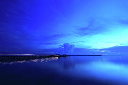 kala senja di Dermaga Maratua