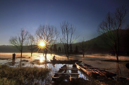 Sunlight at Tamblingan lake