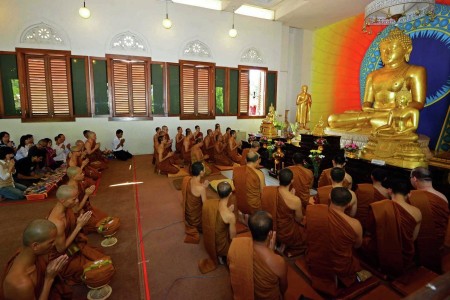 Upacara pentahbisan bhikkhu