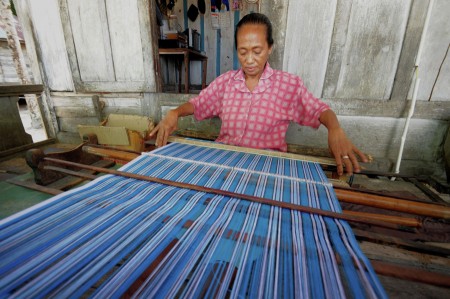 Penenun Sarung Buton