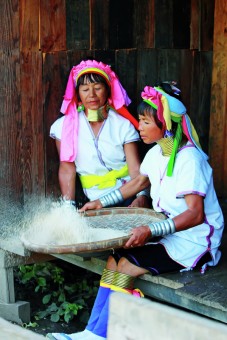 á€³Kayan women