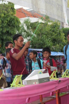 Mencoba peruntungan