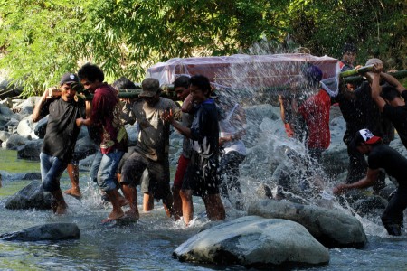 Mengantar Jenazah
