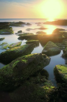 Keindahan Batu tanah Lot