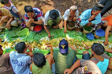 makan bersama masyarakat Desa Kandri