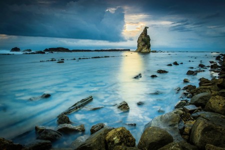Mendung di Tanjung Layar