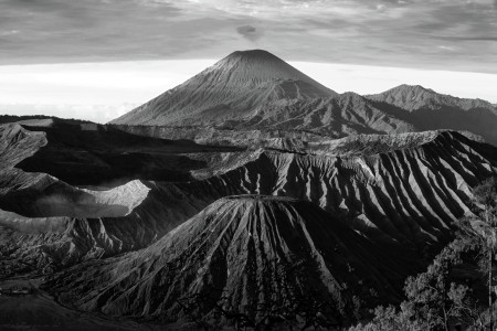 Mount Semeru smoke