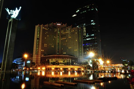 bunderan hotel indonesia dan tugu selamat datang jakarta