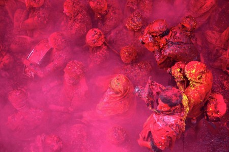 HOLI HUNTERS