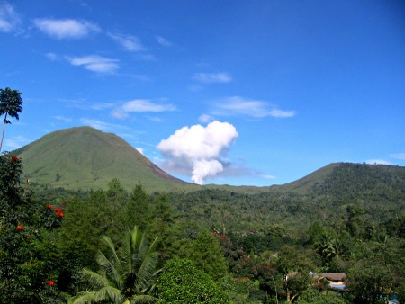 Tompaluan Crater