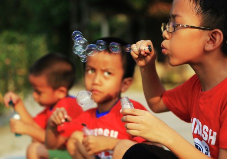 Mas...ajarin Adik ya....