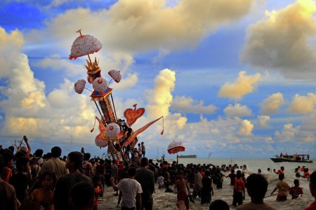 Melarung Tabuik