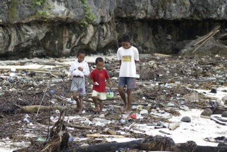 Melintasi Sampah