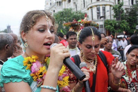 STREET PERFORMER