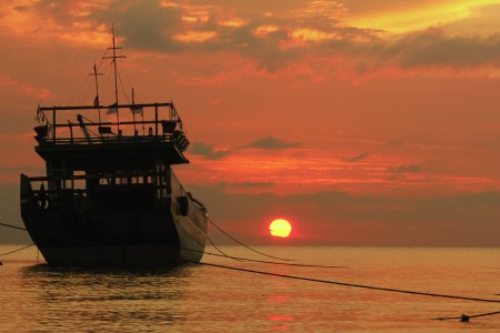 Berlabuh di senja