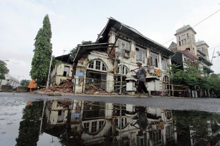 Hancurnya Gedung Tua