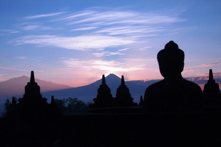 Menyongsong Sang Fajar dari Puncak Candi Borobudur